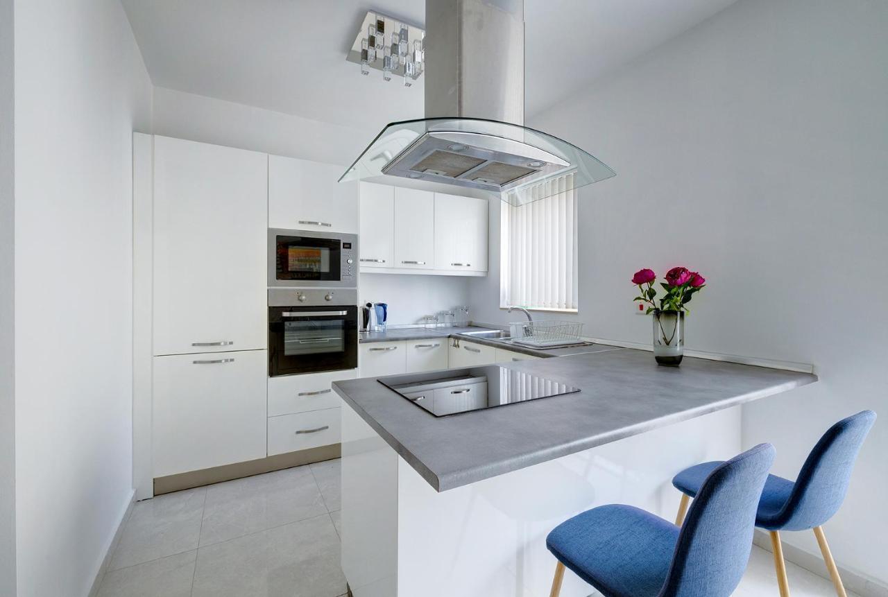 Spacious Apartment Steps To The Promenade سليمة المظهر الخارجي الصورة