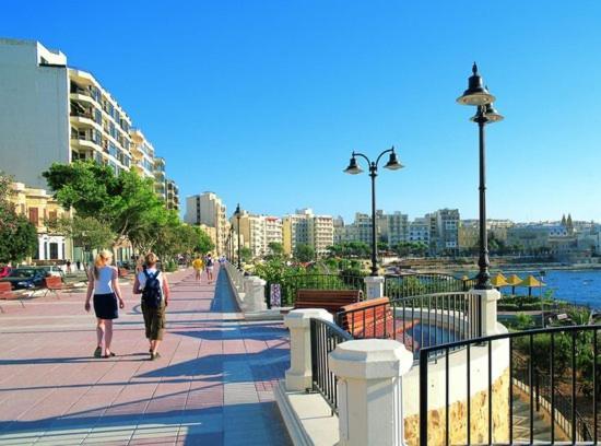 Spacious Apartment Steps To The Promenade سليمة المظهر الخارجي الصورة